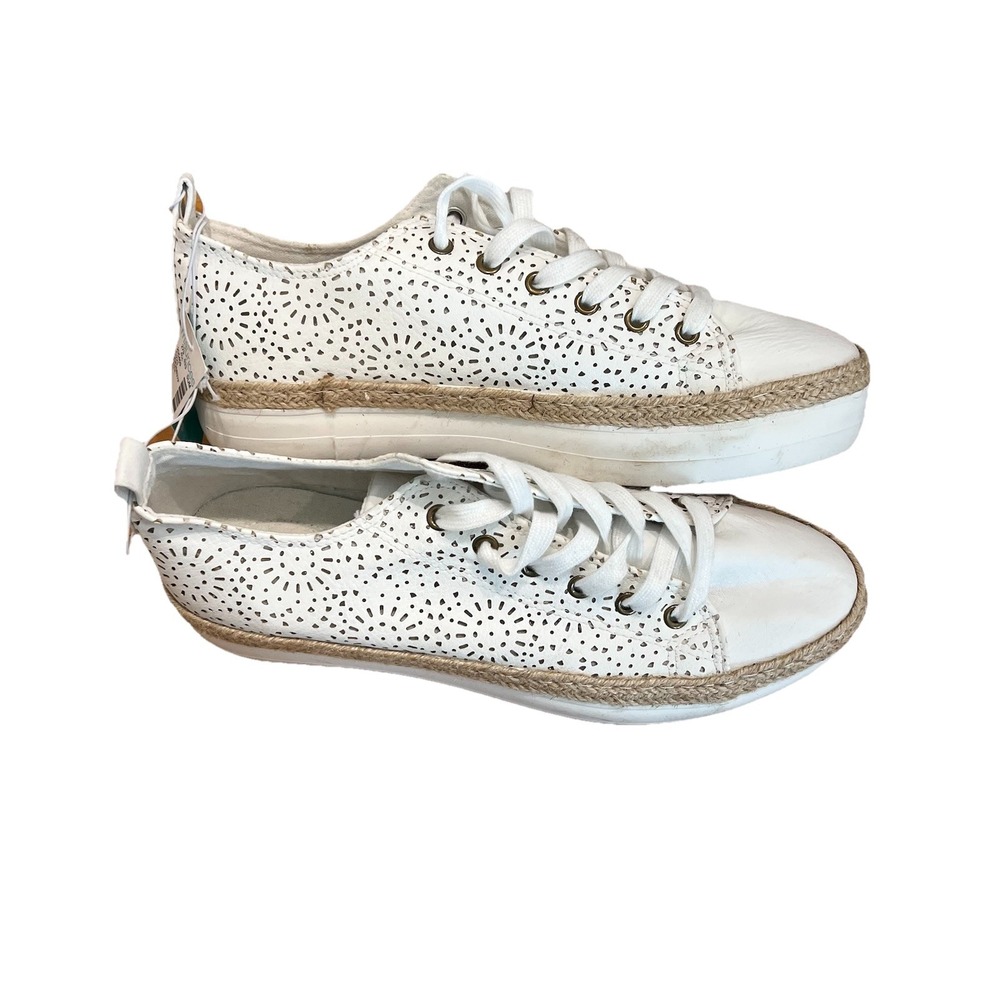 Maurices Womens Sneakers Faith Laser‎ Cut Lace Up Walking Shoe Platform 11 NEW